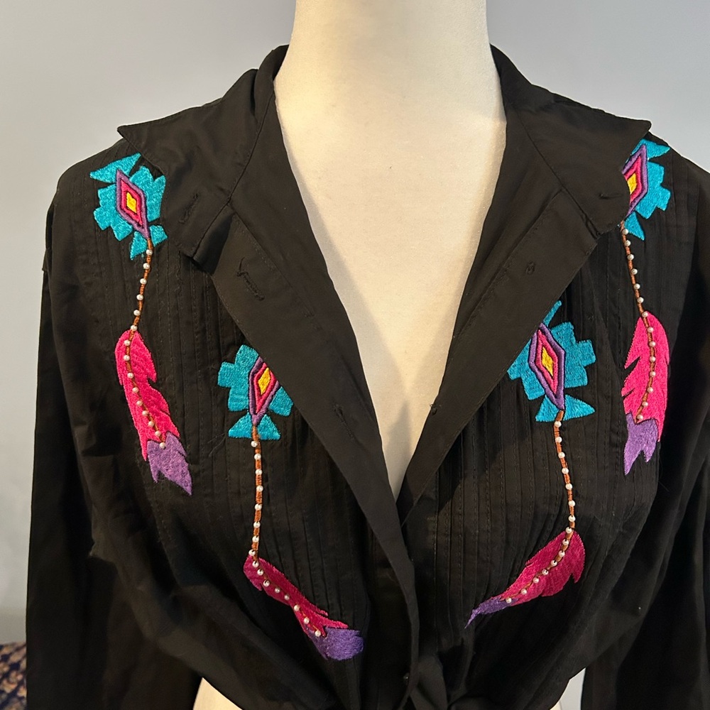 Vintage Western Button Up With Embroidered Accents - Picture 2 of 4